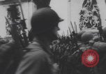 Standbild Truppen Parade Paris Befreiung Paris Frankreich, 1944, aus Sekunde 35 historischem Filmmaterial Videoclip 65675079428