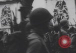 Standbild Truppen Parade Paris Befreiung Paris Frankreich, 1944, aus Sekunde 37 historischem Filmmaterial Videoclip 65675079428