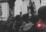Standbild Truppen Parade Paris Befreiung Paris Frankreich, 1944, aus Sekunde 40 historischem Filmmaterial Videoclip 65675079428