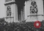 Standbild Truppen Parade Paris Befreiung Paris Frankreich, 1944, aus Sekunde 49 historischem Filmmaterial Videoclip 65675079428