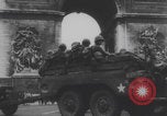Standbild Truppen Parade Paris Befreiung Paris Frankreich, 1944, aus Sekunde 56 historischem Filmmaterial Videoclip 65675079428