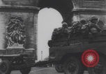 Standbild Truppen Parade Paris Befreiung Paris Frankreich, 1944, aus Sekunde 57 historischem Filmmaterial Videoclip 65675079428