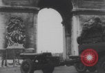 Standbild Truppen Parade Paris Befreiung Paris Frankreich, 1944, aus Sekunde 58 historischem Filmmaterial Videoclip 65675079428