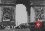 Standbild Truppen Parade Paris Befreiung Paris Frankreich, 1944, aus Sekunde 60 historischem Filmmaterial Videoclip 65675079428