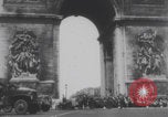 Standbild Truppen Parade Paris Befreiung Paris Frankreich, 1944, aus Sekunde 62 historischem Filmmaterial Videoclip 65675079428