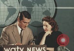 Immagine di Intervista alla celebrità Giovanna Ferrara Newark New Jersey USA, 1957, secondo 20 filmato di repertorio 65675079453