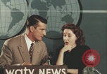 Immagine di Intervista alla celebrità Giovanna Ferrara Newark New Jersey USA, 1957, secondo 22 filmato di repertorio 65675079453