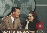 Immagine di Intervista alla celebrità Giovanna Ferrara Newark New Jersey USA, 1957, secondo 28 filmato di repertorio 65675079453