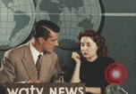 Immagine di Intervista alla celebrità Giovanna Ferrara Newark New Jersey USA, 1957, secondo 33 filmato di repertorio 65675079453
