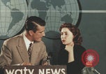Immagine di Intervista alla celebrità Giovanna Ferrara Newark New Jersey USA, 1957, secondo 36 filmato di repertorio 65675079453