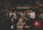 Standbild Italienisch-amerikanisches Trattoria-Restaurant United States USA, 1957, aus Sekunde 1 historischem Filmmaterial Videoclip 65675079461