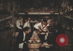 Standbild Italienisch-amerikanisches Trattoria-Restaurant United States USA, 1957, aus Sekunde 3 historischem Filmmaterial Videoclip 65675079461