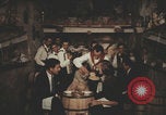 Standbild Italienisch-amerikanisches Trattoria-Restaurant United States USA, 1957, aus Sekunde 5 historischem Filmmaterial Videoclip 65675079461