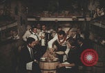 Standbild Italienisch-amerikanisches Trattoria-Restaurant United States USA, 1957, aus Sekunde 6 historischem Filmmaterial Videoclip 65675079461