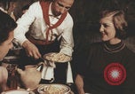Standbild Italienisch-amerikanisches Trattoria-Restaurant United States USA, 1957, aus Sekunde 7 historischem Filmmaterial Videoclip 65675079461