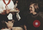 Standbild Italienisch-amerikanisches Trattoria-Restaurant United States USA, 1957, aus Sekunde 10 historischem Filmmaterial Videoclip 65675079461