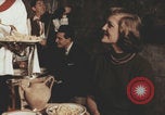 Standbild Italienisch-amerikanisches Trattoria-Restaurant United States USA, 1957, aus Sekunde 11 historischem Filmmaterial Videoclip 65675079461