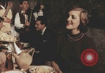 Standbild Italienisch-amerikanisches Trattoria-Restaurant United States USA, 1957, aus Sekunde 12 historischem Filmmaterial Videoclip 65675079461