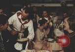 Standbild Italienisch-amerikanisches Trattoria-Restaurant United States USA, 1957, aus Sekunde 13 historischem Filmmaterial Videoclip 65675079461