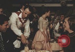 Standbild Italienisch-amerikanisches Trattoria-Restaurant United States USA, 1957, aus Sekunde 14 historischem Filmmaterial Videoclip 65675079461
