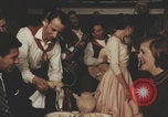 Standbild Italienisch-amerikanisches Trattoria-Restaurant United States USA, 1957, aus Sekunde 15 historischem Filmmaterial Videoclip 65675079461