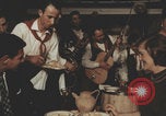 Standbild Italienisch-amerikanisches Trattoria-Restaurant United States USA, 1957, aus Sekunde 16 historischem Filmmaterial Videoclip 65675079461