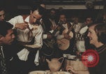 Standbild Italienisch-amerikanisches Trattoria-Restaurant United States USA, 1957, aus Sekunde 17 historischem Filmmaterial Videoclip 65675079461