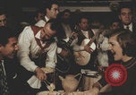 Standbild Italienisch-amerikanisches Trattoria-Restaurant United States USA, 1957, aus Sekunde 18 historischem Filmmaterial Videoclip 65675079461