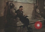 Image Des Italiens lisent à la bibliothèque Italie, 1957, de la seconde 3 séquences d'archives historiques vidéo 65675079464