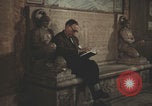 Image Des Italiens lisent à la bibliothèque Italie, 1957, de la seconde 4 séquences d'archives historiques vidéo 65675079464