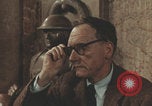 Image Des Italiens lisent à la bibliothèque Italie, 1957, de la seconde 11 séquences d'archives historiques vidéo 65675079464