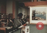 Image Des Italiens lisent à la bibliothèque Italie, 1957, de la seconde 15 séquences d'archives historiques vidéo 65675079464
