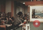 Image Des Italiens lisent à la bibliothèque Italie, 1957, de la seconde 16 séquences d'archives historiques vidéo 65675079464