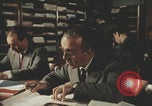 Image Des Italiens lisent à la bibliothèque Italie, 1957, de la seconde 31 séquences d'archives historiques vidéo 65675079464