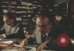 Image Des Italiens lisent à la bibliothèque Italie, 1957, de la seconde 34 séquences d'archives historiques vidéo 65675079464