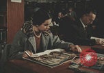 Image Des Italiens lisent à la bibliothèque Italie, 1957, de la seconde 38 séquences d'archives historiques vidéo 65675079464