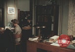 Image Des Italiens lisent à la bibliothèque Italie, 1957, de la seconde 42 séquences d'archives historiques vidéo 65675079464