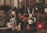 Image écoliers jouant dans une aire de jeux Rome Italie, 1957, de la seconde 5 séquences d'archives historiques vidéo 65675079465