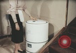 Image Appareils électroménagers américains en Italie Italie, 1957, de la seconde 19 séquences d'archives historiques vidéo 65675079466