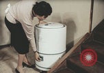 Image Appareils électroménagers américains en Italie Italie, 1957, de la seconde 20 séquences d'archives historiques vidéo 65675079466
