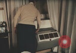 Image Appareils électroménagers américains en Italie Italie, 1957, de la seconde 23 séquences d'archives historiques vidéo 65675079466
