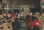 Image Appareils électroménagers américains en Italie Italie, 1957, de la seconde 27 séquences d'archives historiques vidéo 65675079466
