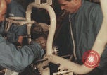 Image Fabrication de scooters Vespa en Italie Pontedera Italie, 1957, de la seconde 9 séquences d'archives historiques vidéo 65675079467