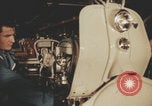 Image Fabrication de scooters Vespa en Italie Pontedera Italie, 1957, de la seconde 17 séquences d'archives historiques vidéo 65675079467