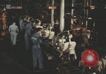 Image Fabrication de scooters Vespa en Italie Pontedera Italie, 1957, de la seconde 20 séquences d'archives historiques vidéo 65675079467