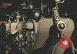 Image Fabrication de scooters Vespa en Italie Pontedera Italie, 1957, de la seconde 22 séquences d'archives historiques vidéo 65675079467