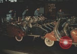 Image Fabrication de scooters Vespa en Italie Pontedera Italie, 1957, de la seconde 25 séquences d'archives historiques vidéo 65675079467