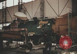 Image Les Italiens travaillent dans les fermes et à la chaîne Italie, 1957, de la seconde 47 séquences d'archives historiques vidéo 65675079468