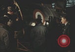 Image Les Italiens travaillent dans les fermes et à la chaîne Italie, 1957, de la seconde 49 séquences d'archives historiques vidéo 65675079468
