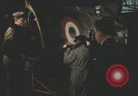 Image Les Italiens travaillent dans les fermes et à la chaîne Italie, 1957, de la seconde 52 séquences d'archives historiques vidéo 65675079468
